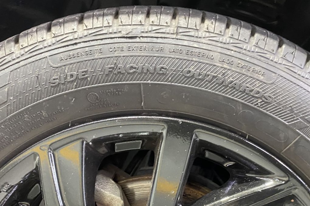 tyre mounting direction